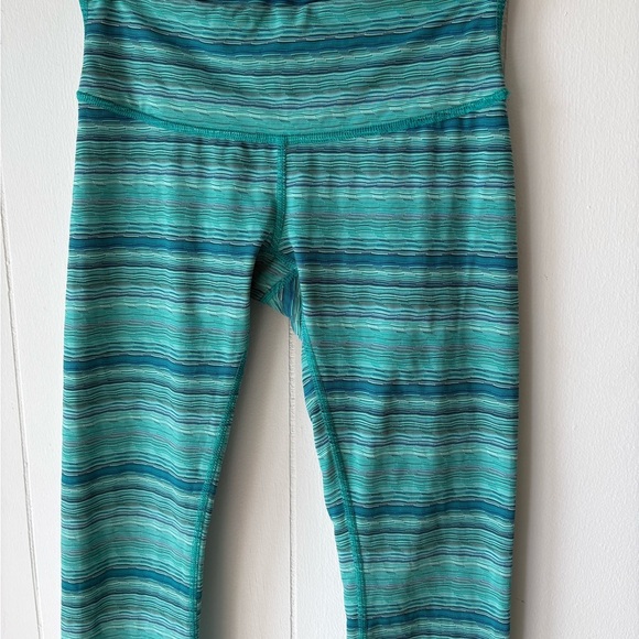 Lululemon Wunder Under Crop Luxtreme | Size 4 - Picture 3 of 6